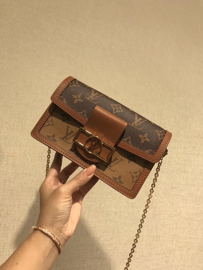 LOUIS VUITTON 루이비통 도핀 체인 미니백 M68746
