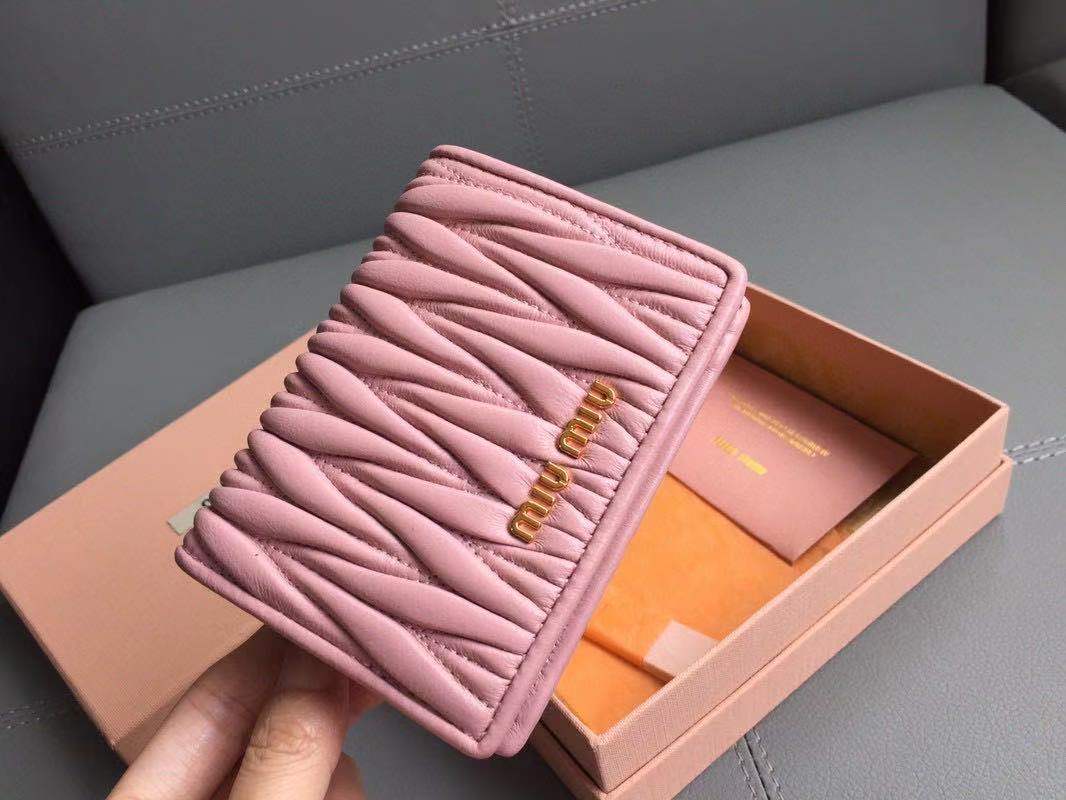 MIUMIU 미우미우 여성용 클래식 지갑