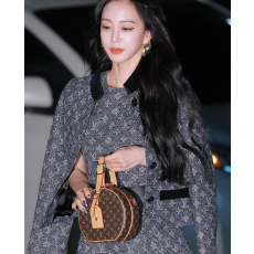 [배우 한예슬] LOUIS VUITTON 루이비통 부아트 샤포 수플 백 M52294