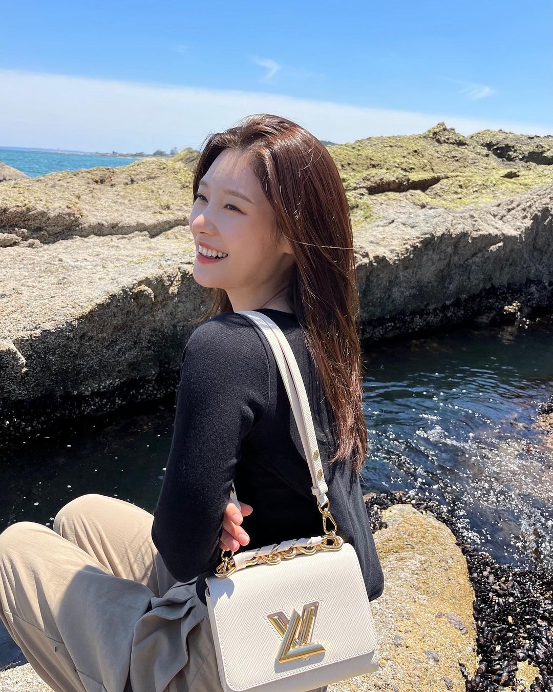 [다이아 정채연] LOUIS VUITTON 루이비통 트위스트백 MM M50282