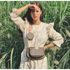 33위 [배우 기은세] LOUIS VUITTON 루이비통 멀티 포쉐트 악세수아 로즈클레르  M44823 2COLOR