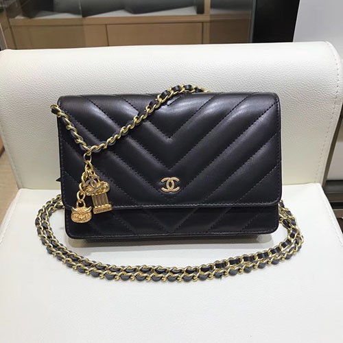 CHANEL 샤넬 WOC 쉐브론 미니백 AS88625