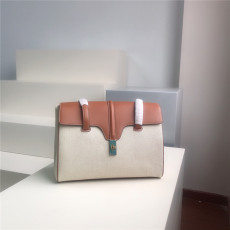 CELINE 셀린느 소프트 16 숄더백 C194044