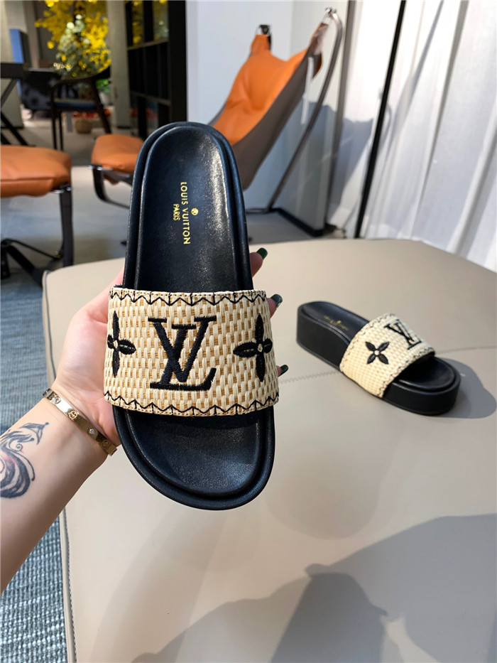 45위 LOUIS VUITTON  루이비통 여성용 슬리퍼 L89844