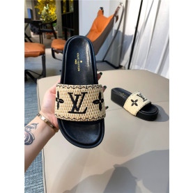 45위 LOUIS VUITTON  루이비통 여성용 슬리퍼 L89844