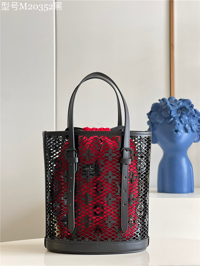 LOUIS VUITTON 루이비통 페이턴트 카프스킨 버킷 M20352