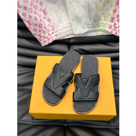 39위 LOUIS VUITTON 루이비통 남성용 슬리퍼 L21001