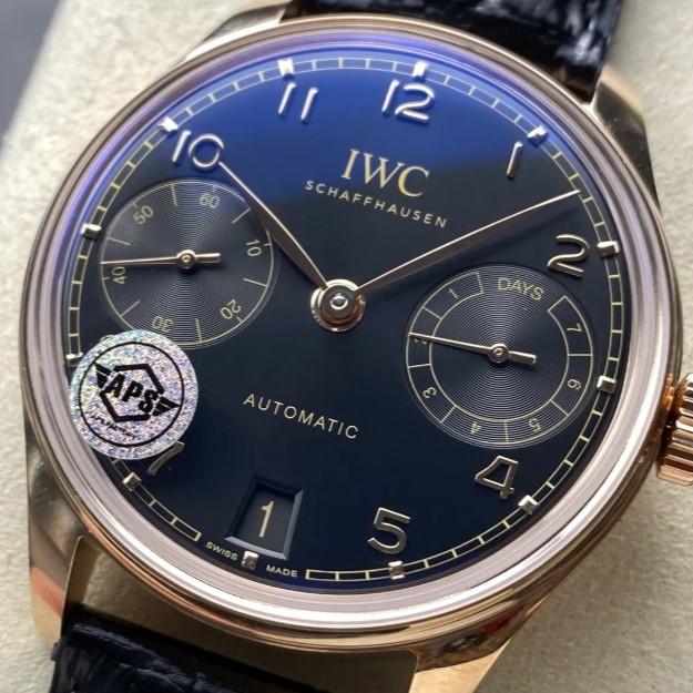 IWC 아이더블유씨 포르투기저 세븐데이즈 로즈골드 블랙 다이얼 레더 스트랩 42mm IW501707