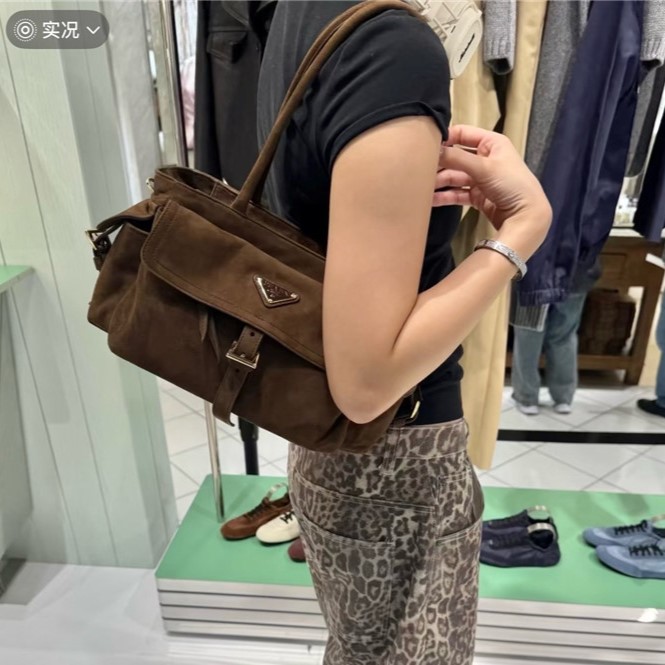 PRADA 프라다 익스플로러 미디움 토트백 1BG596