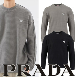 PRADA 프라다 클래식 트라이앵글 자수 램스울 니트 2COLOR