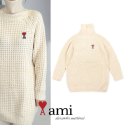 AMI 아미 레드 하트 오버 하이넥 니트