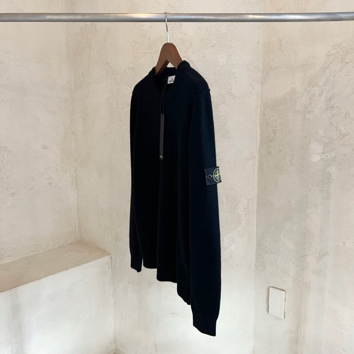 STONE ISLAND 스톤아일랜드 스티치 디테일 크루넥 니트
