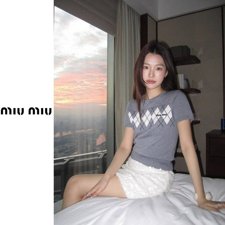 MIUMIU 미우미우 아가일 라운드니트 2COLOR